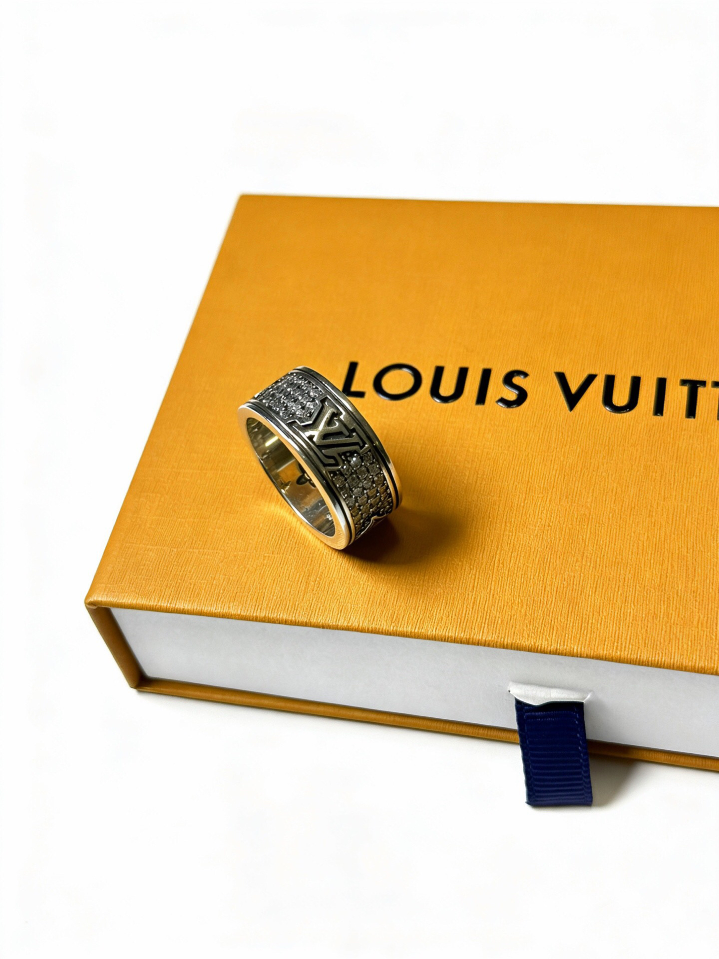 LV ring-4