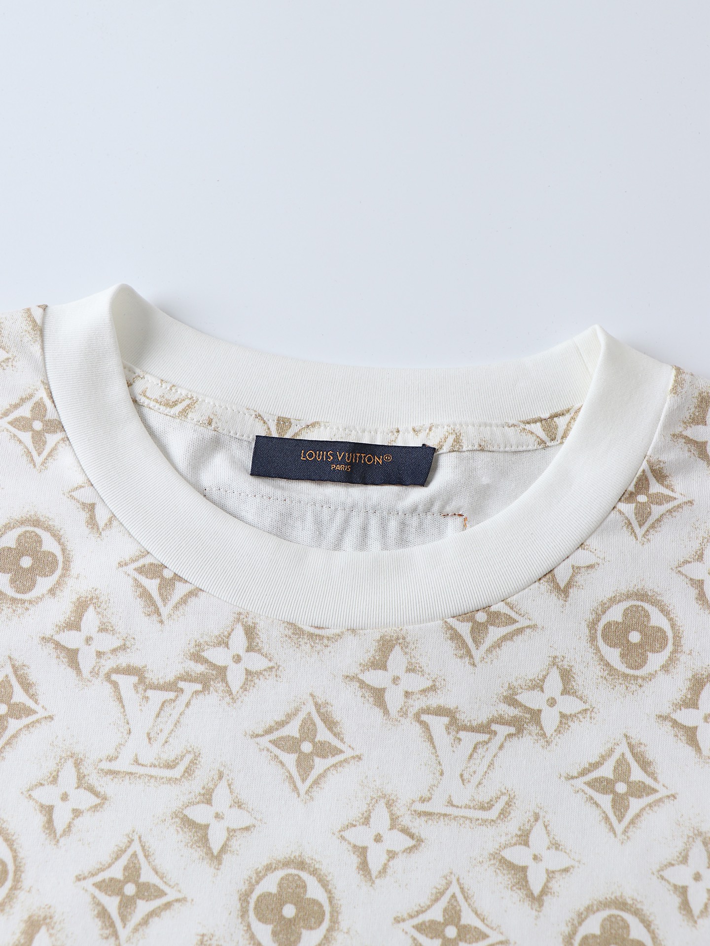 LV clothing-213