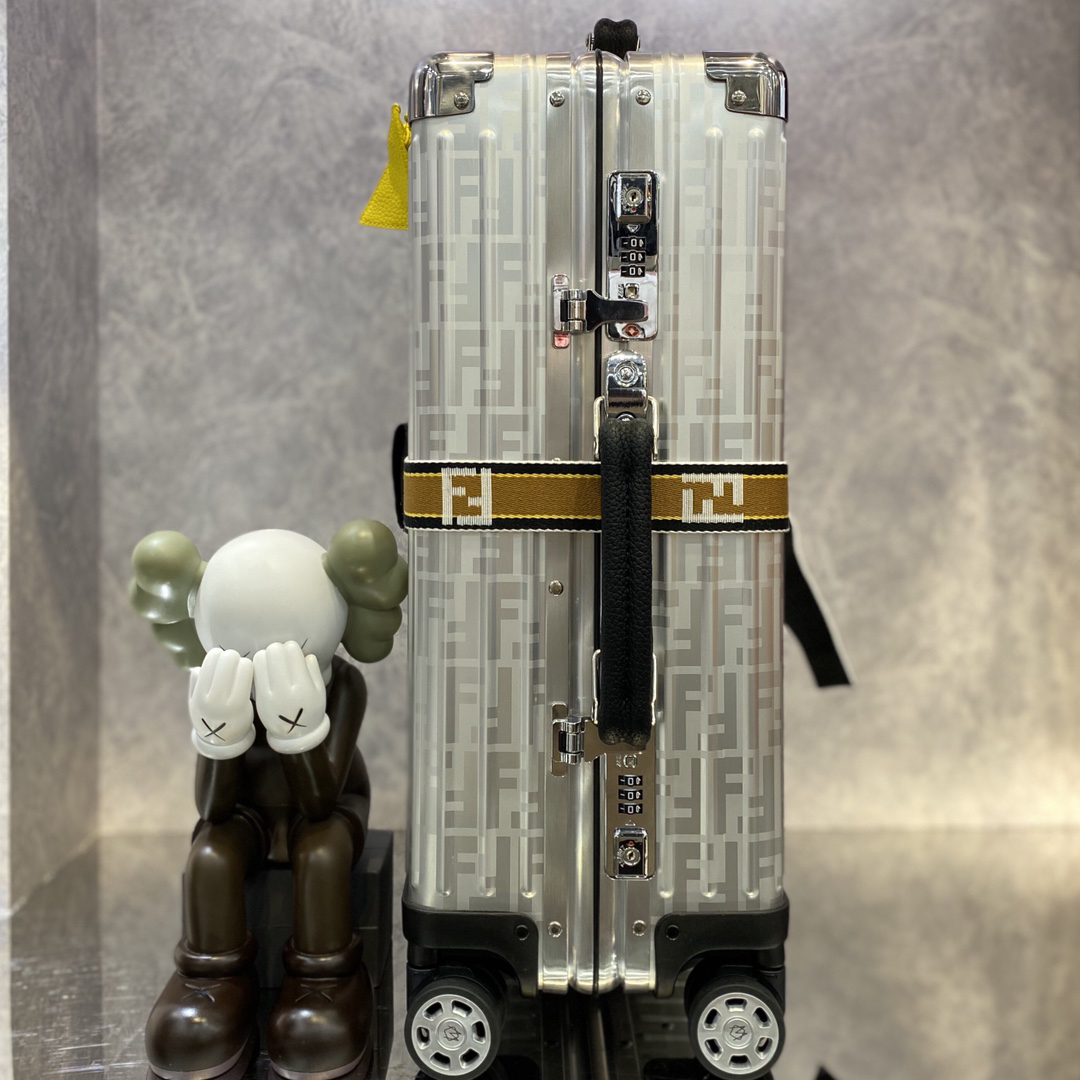 Fendi luggage-15