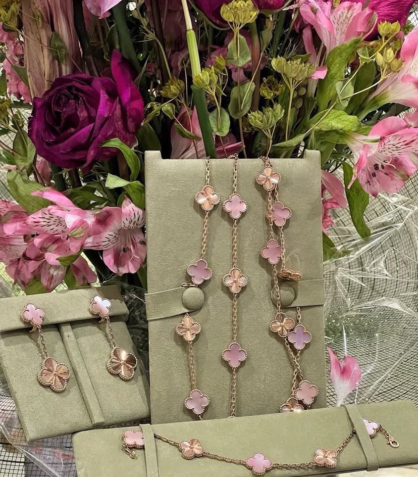 Van Cleef & Arpels earring-92