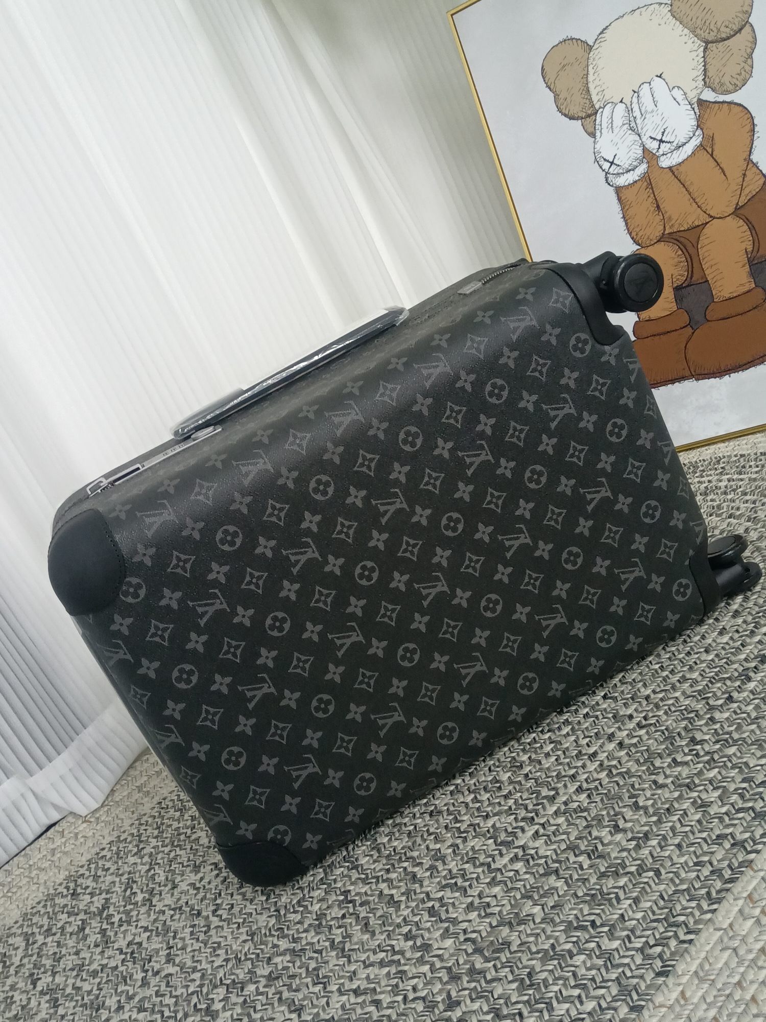 LV luggage-5