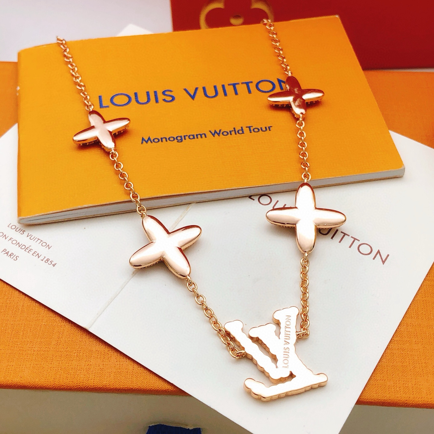 LV necklace-75