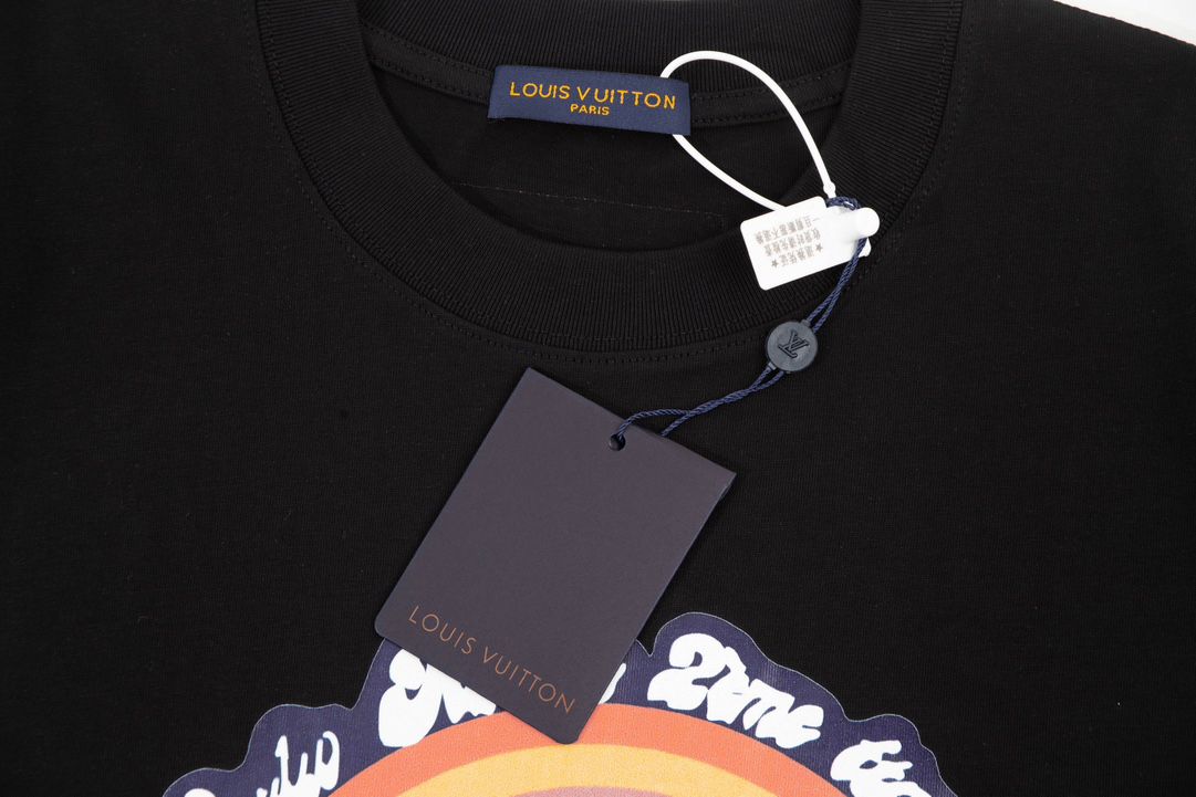 LV clothing-179