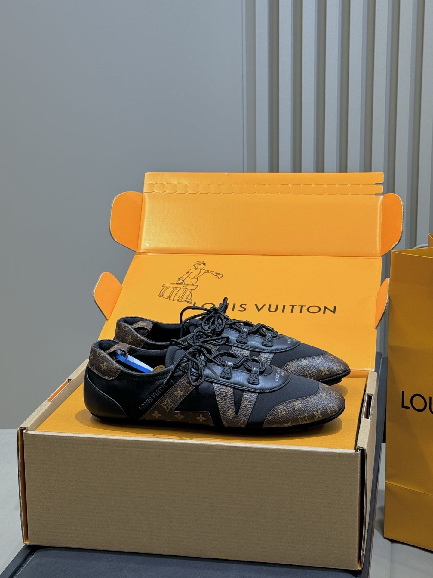 Lv Sneakers-227