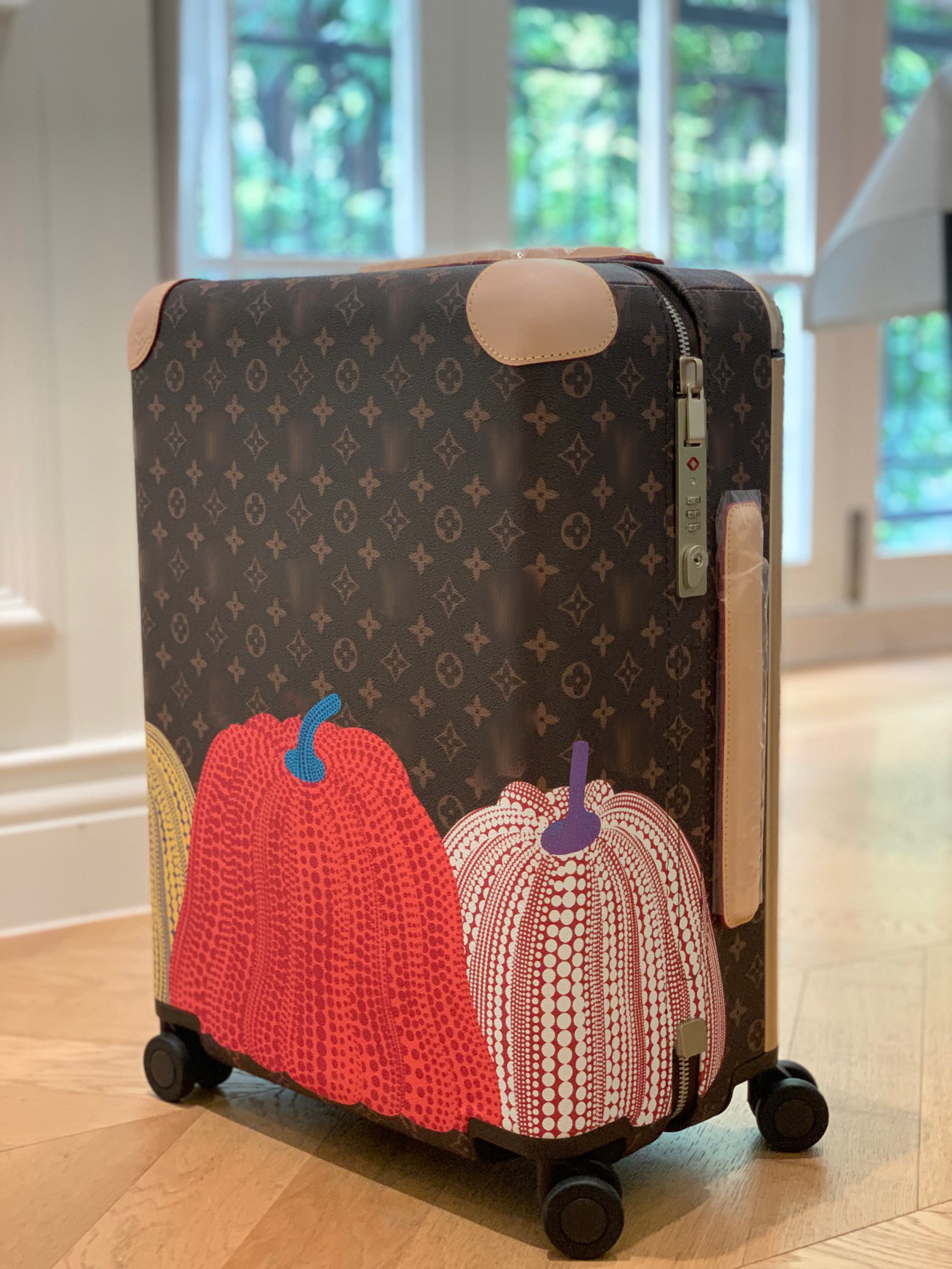 LV luggage-2