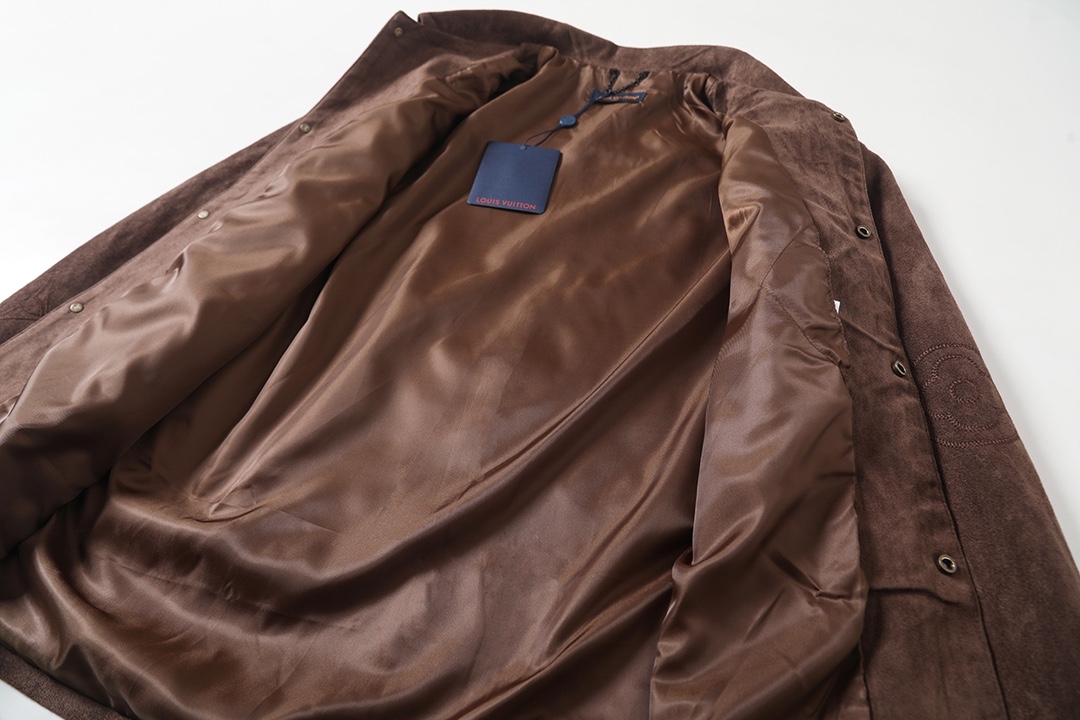 LV Clothing-262