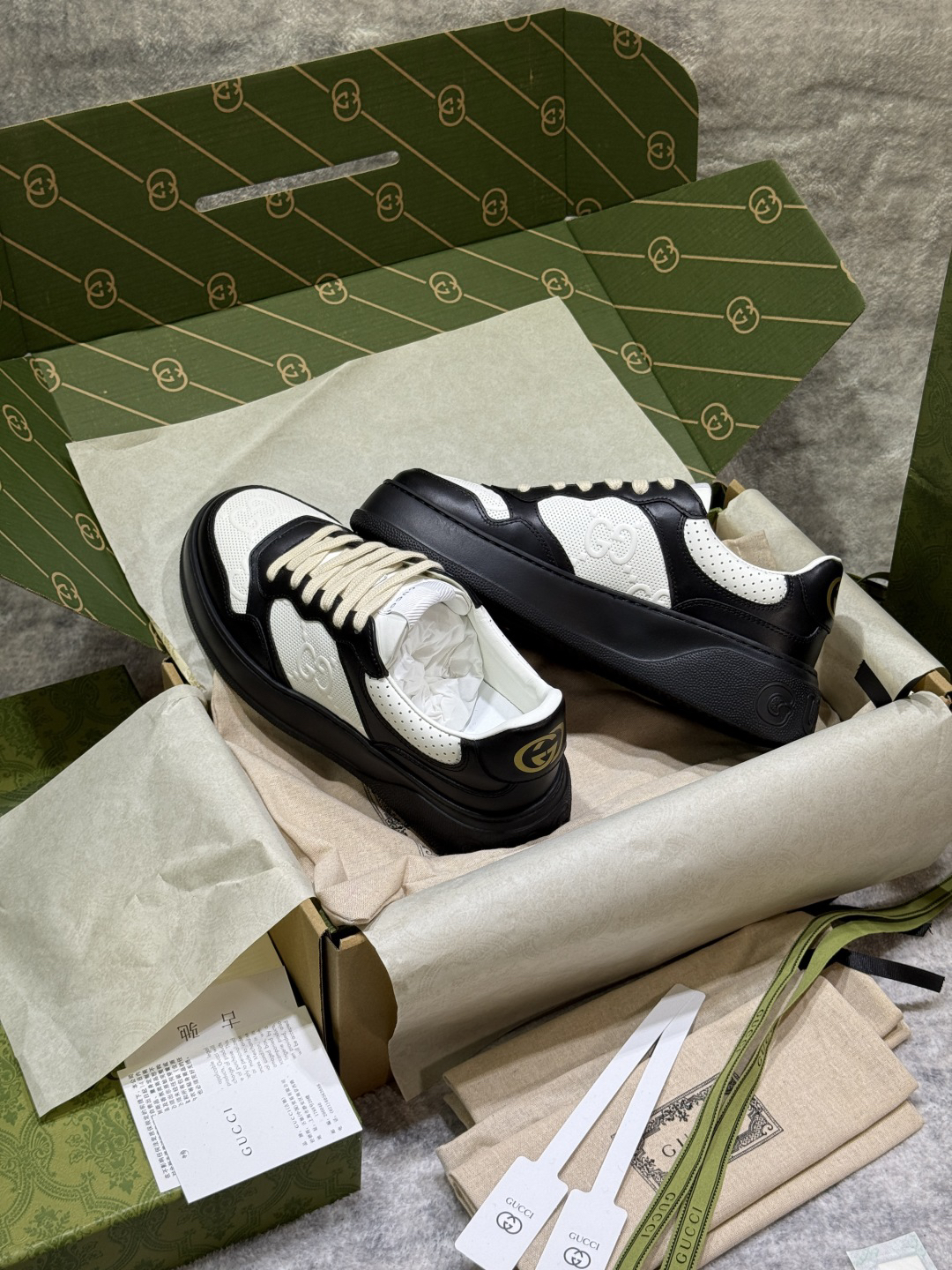 Gucci Sneakers-156