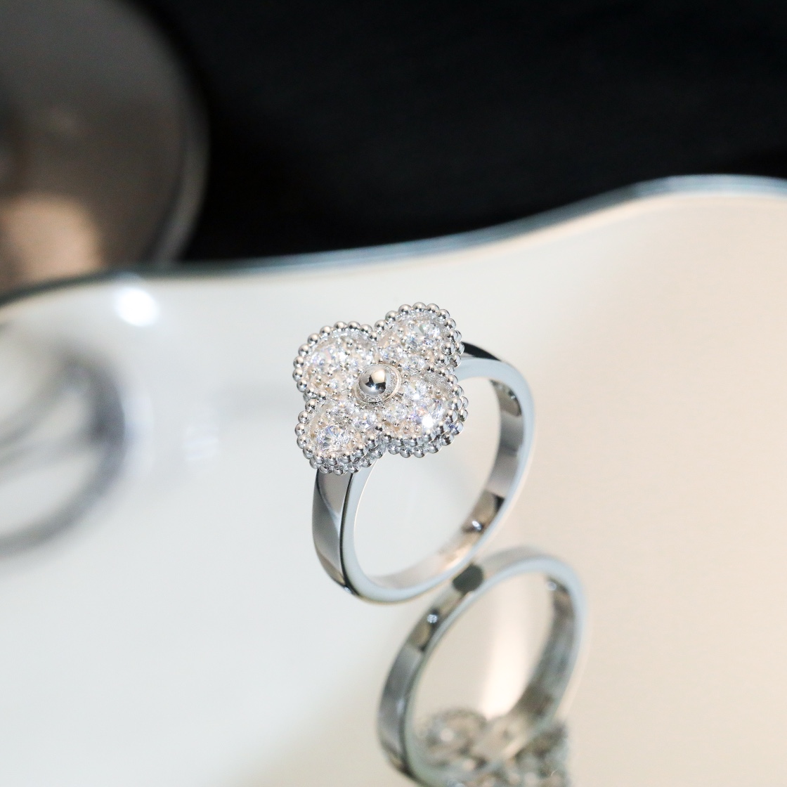 Van Cleef & Arpels ring-74