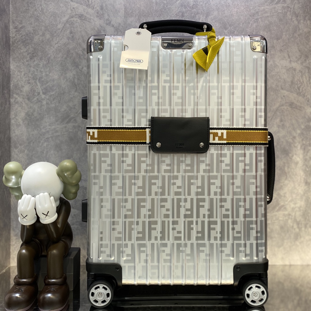Fendi luggage-15