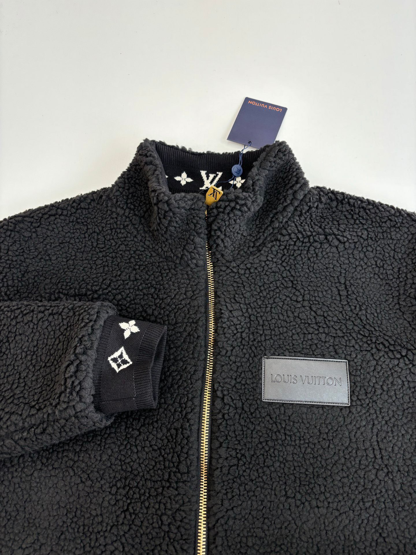 LV Clothing-294