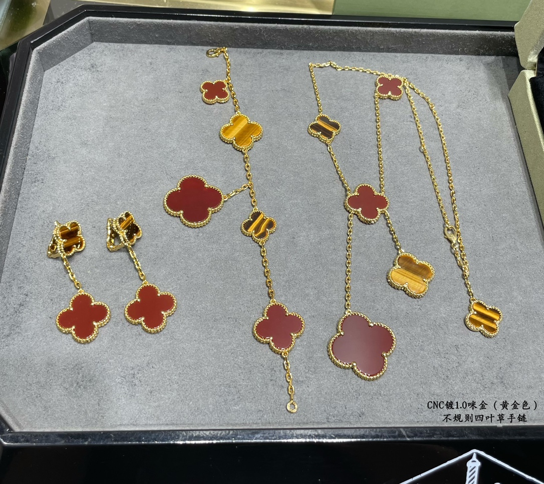 Van Cleef & Arpels Bracelet-95