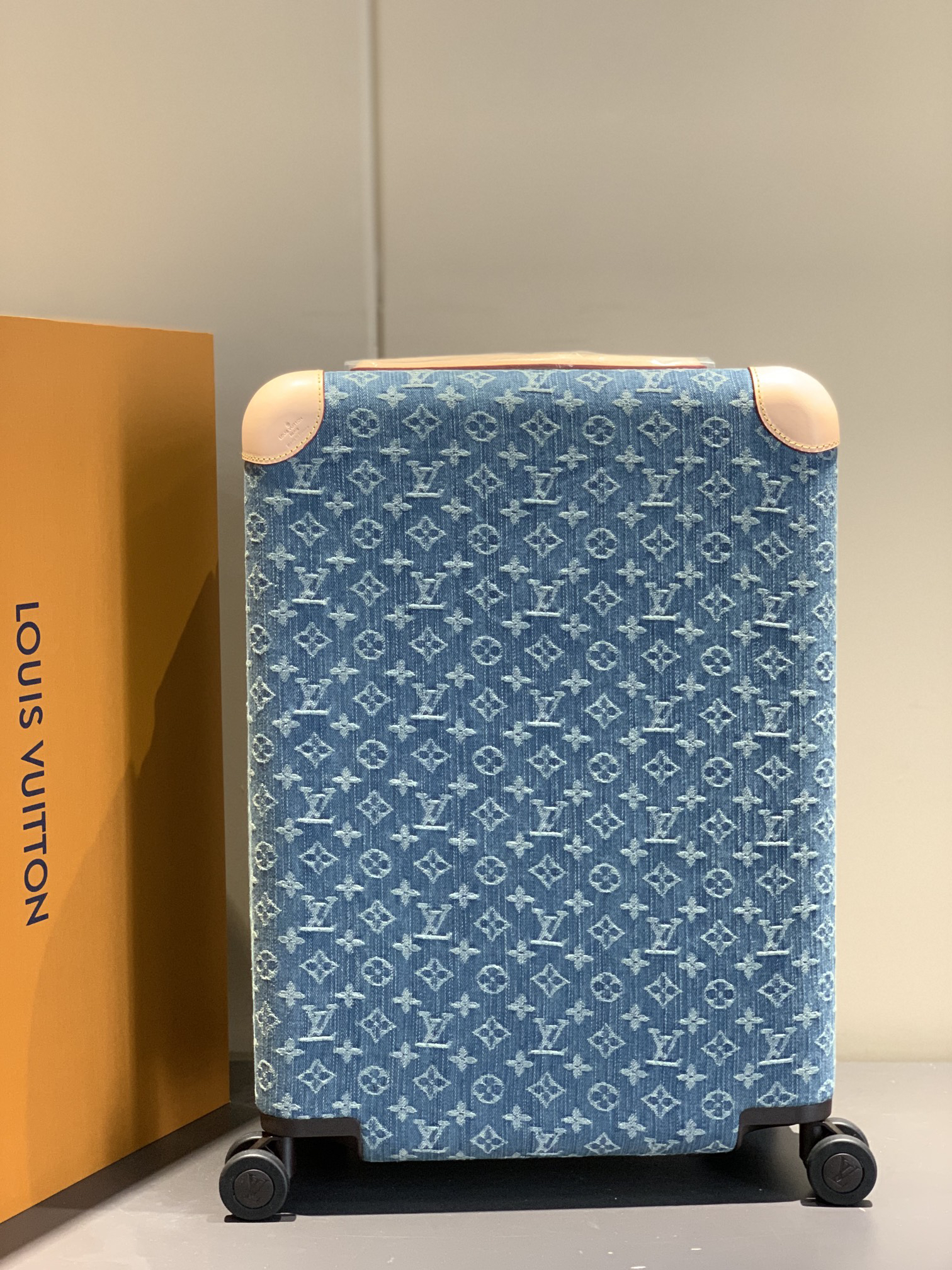LV luggage-53