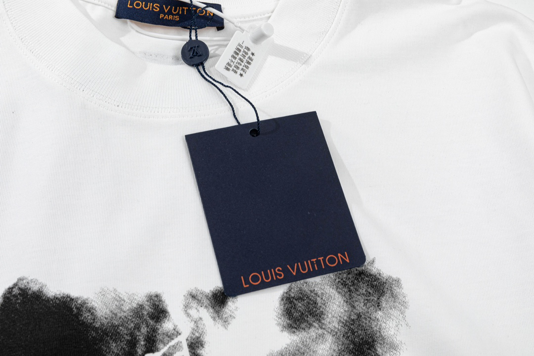 LV clothing-177
