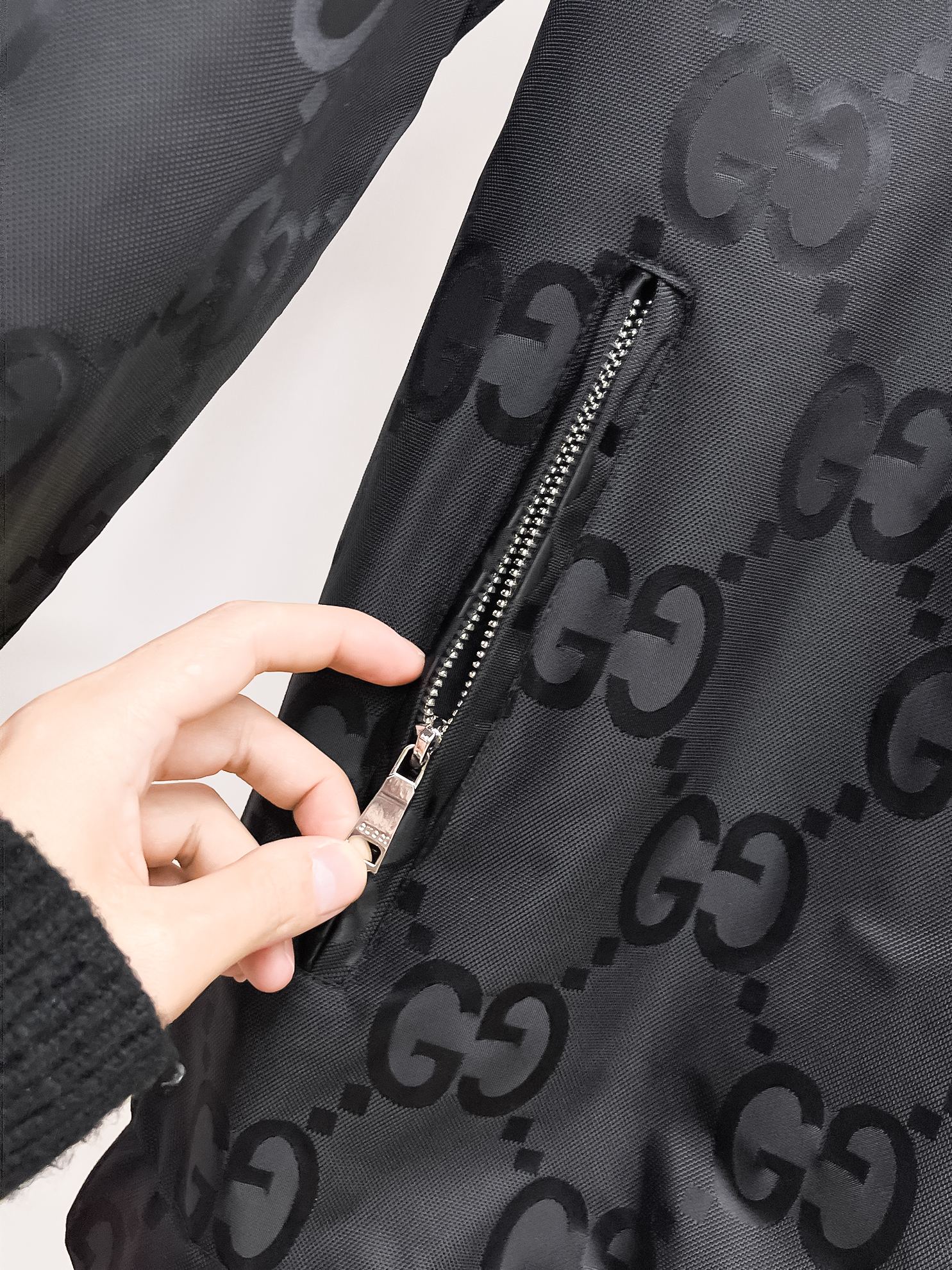 Gucci Clothing-173
