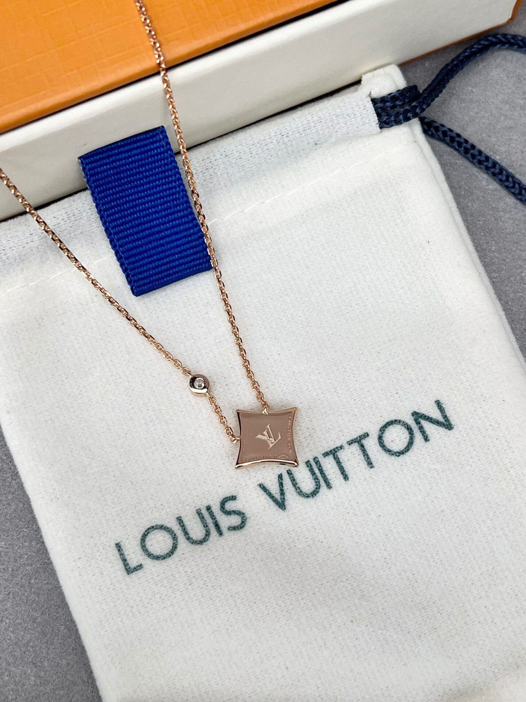 LV necklace-13