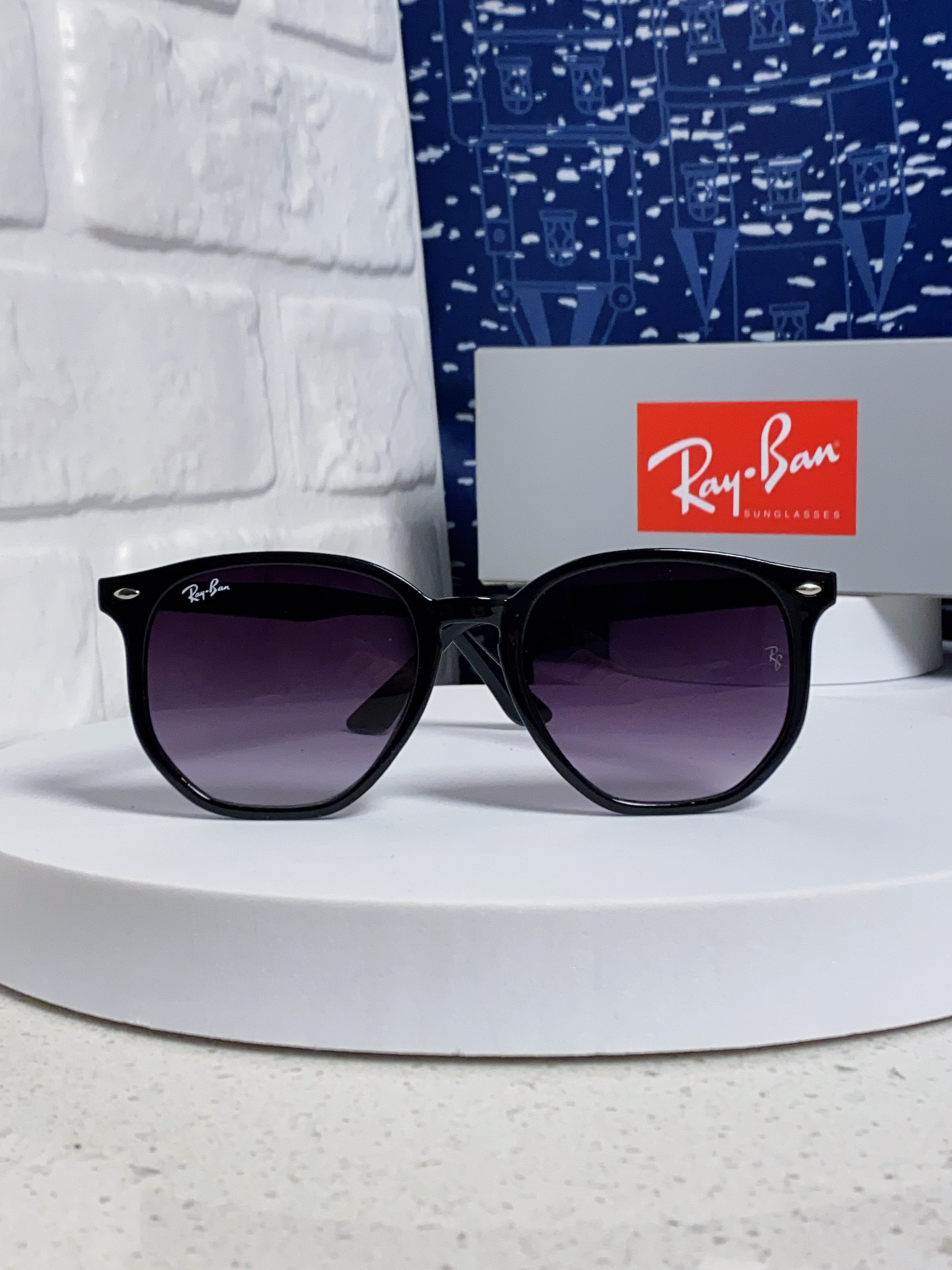 Ray-Ban glasses-1