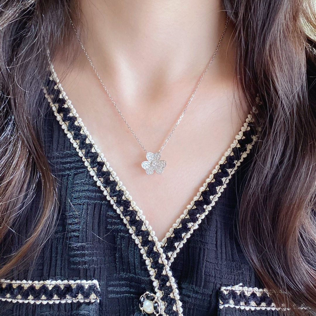 Van Cleef & Arpels necklace-12