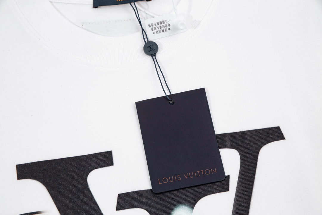 LV clothing-70