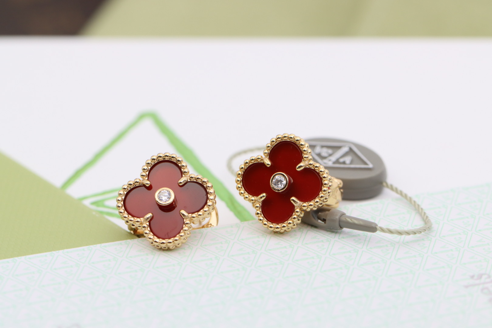 Van Cleef & Arpels earring-9