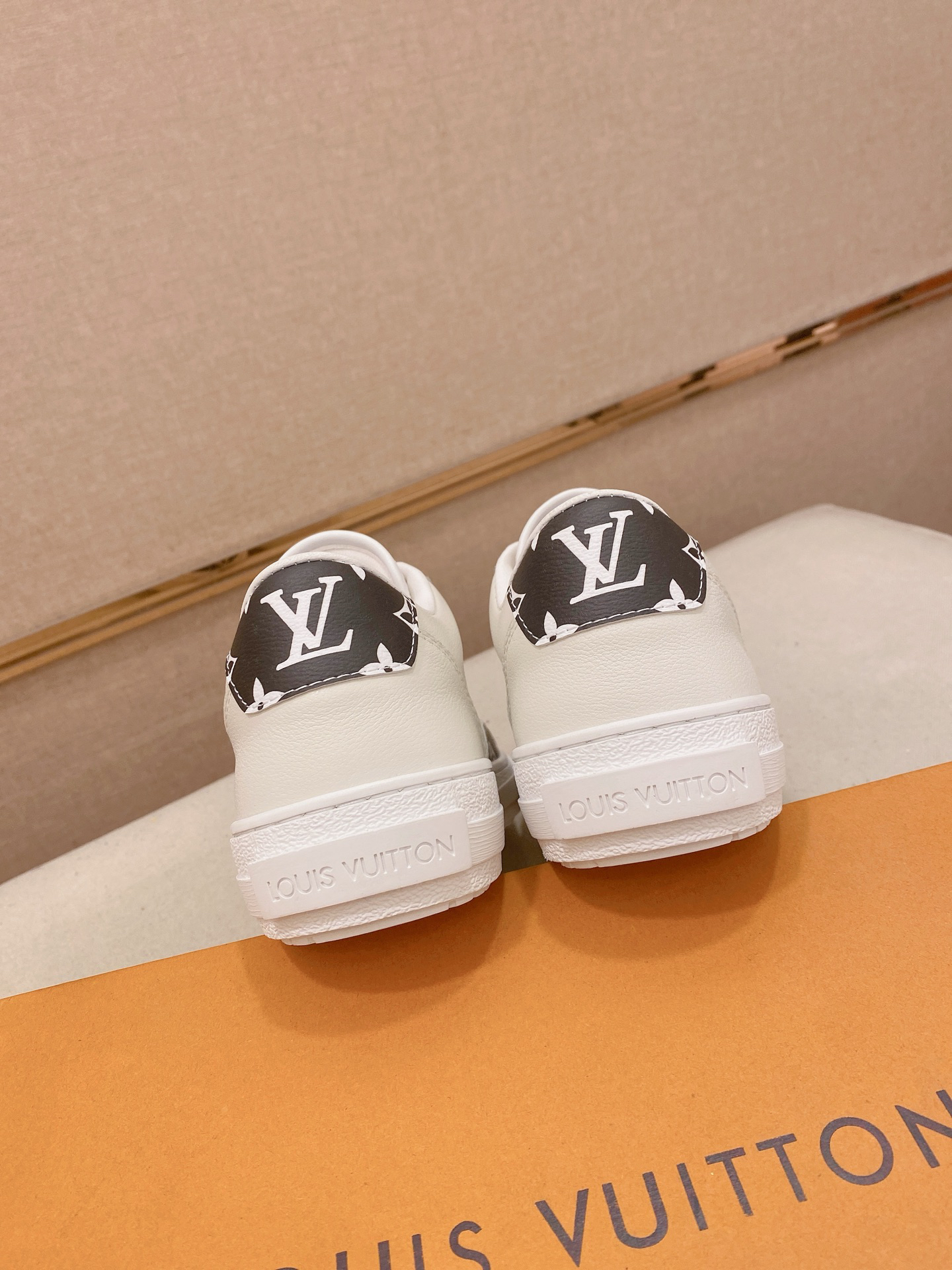 Lv Sneakers-93