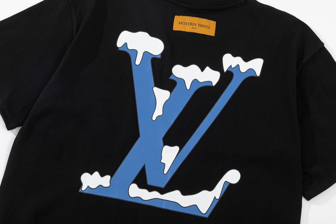 LV clothing-174