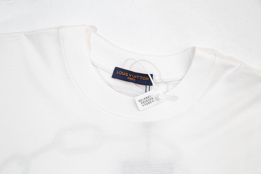 LV clothing-73