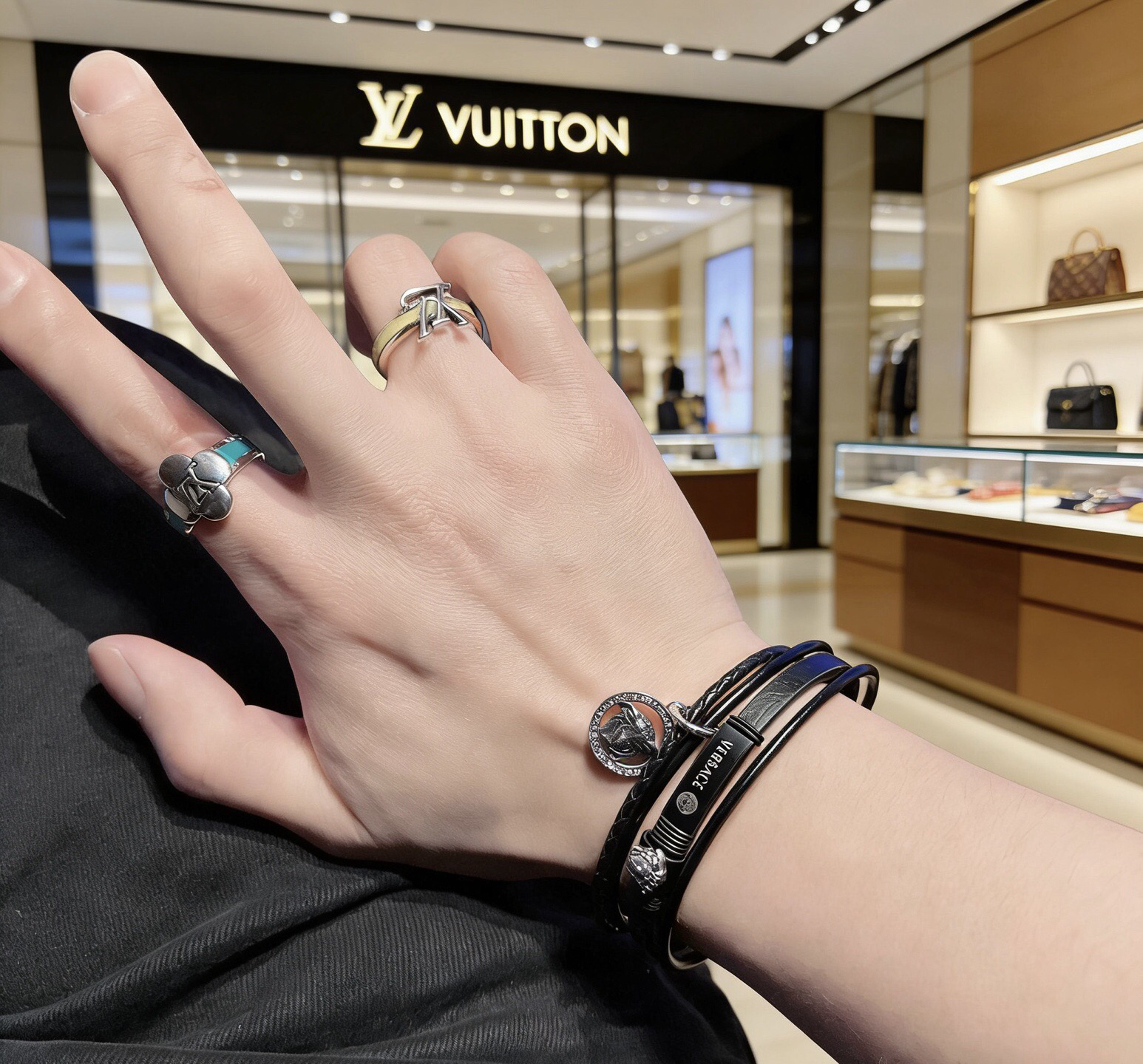 LV ring-8