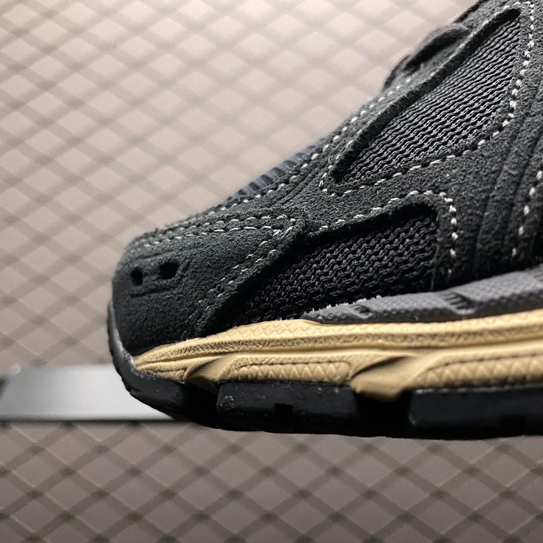 New Balance Sneakers-100