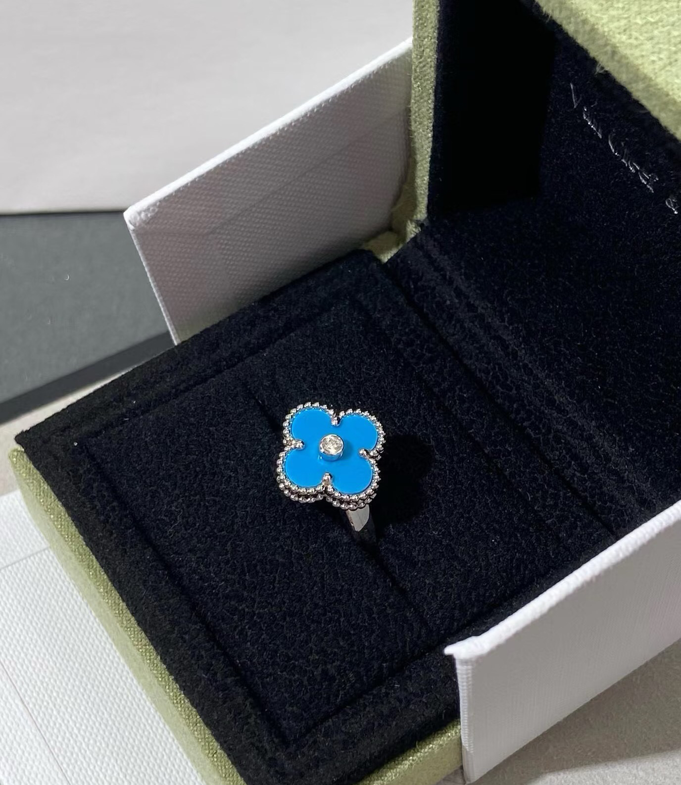 Van Cleef & Arpels ring-51