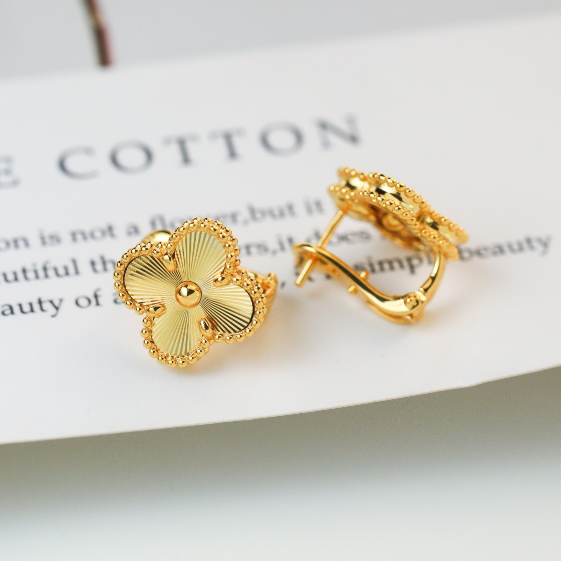 Van Cleef & Arpels earring-39