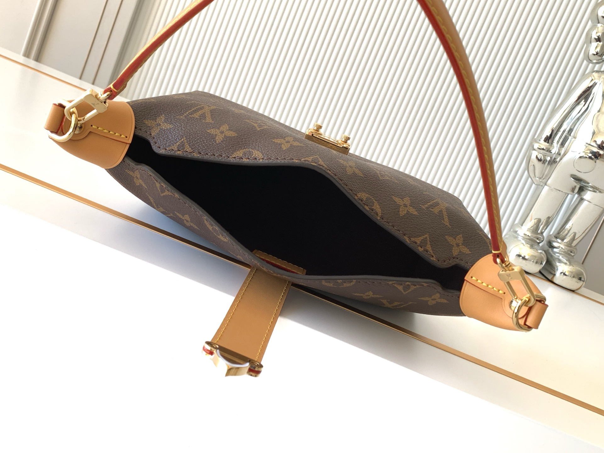 Louis Vuitton Hot New Product-160