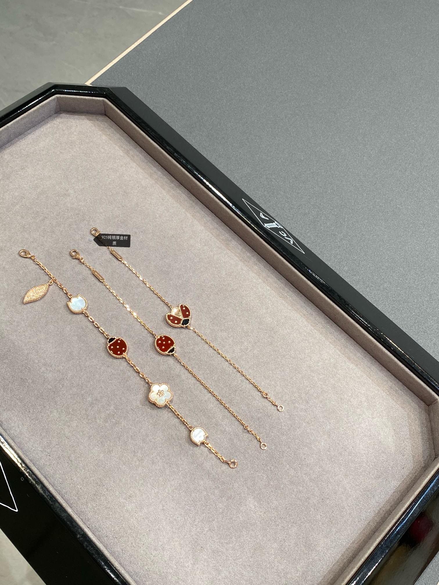 Van Cleef & Arpels Bracelet-112