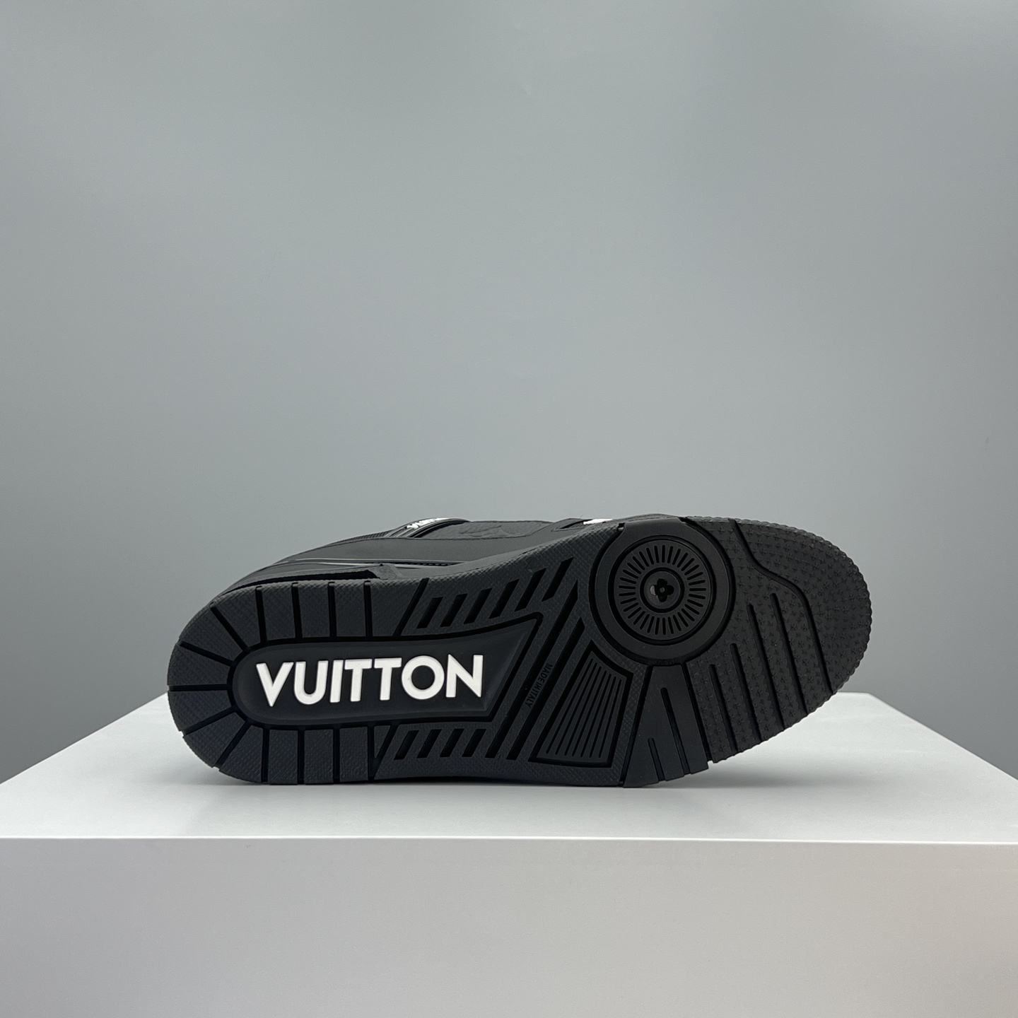 Lv Sneakers-133