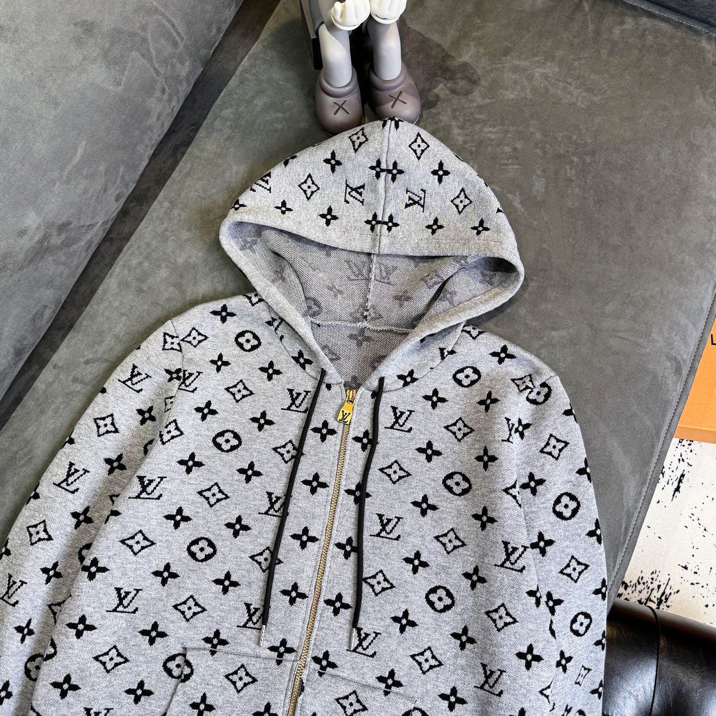 LV Clothing-333