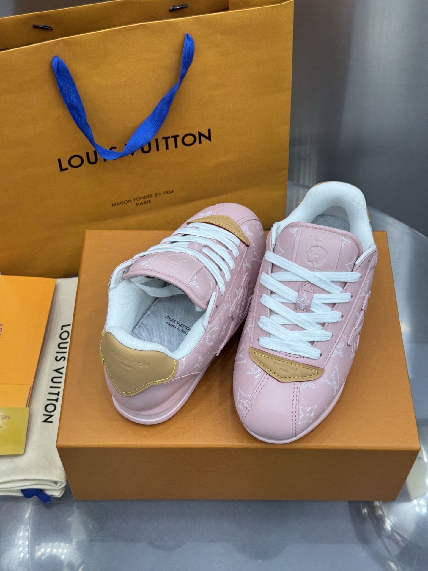 Lv Sneakers-220