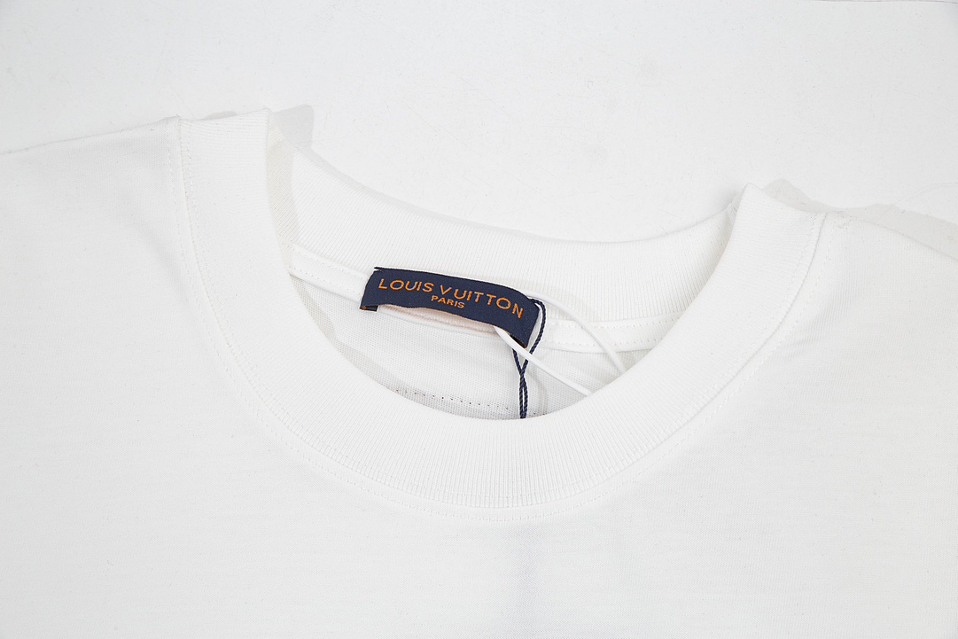 LV clothing-181