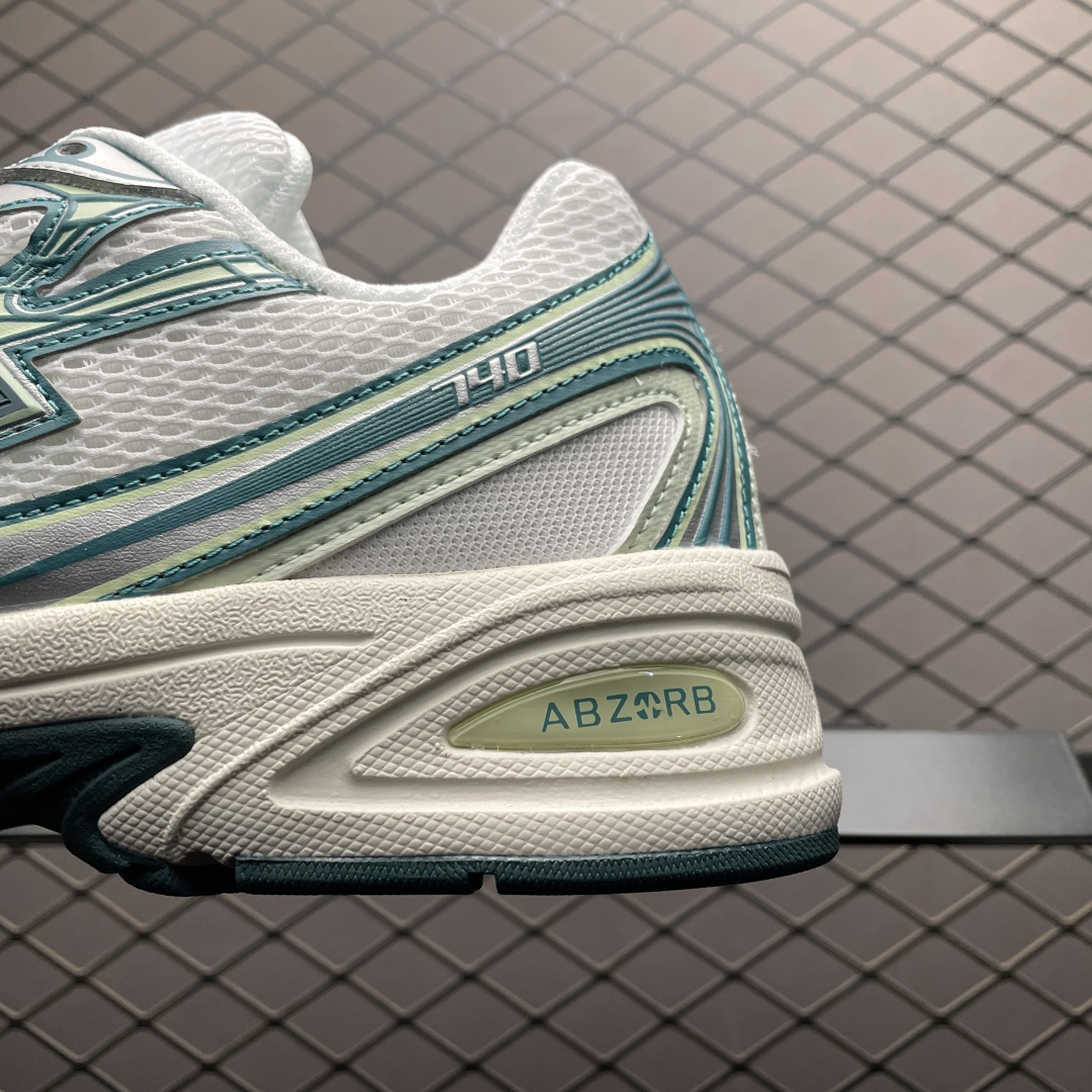 New Balance Sneakers-104