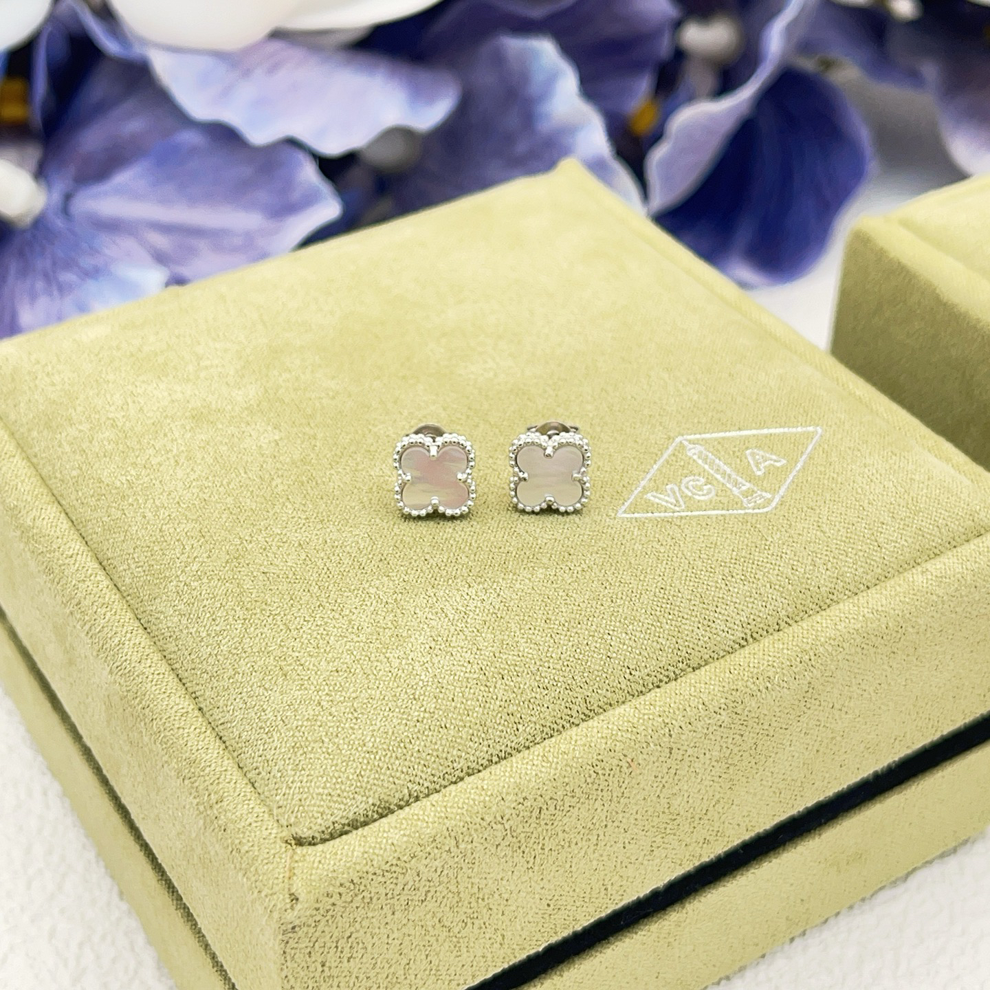 Van Cleef & Arpels earring-109