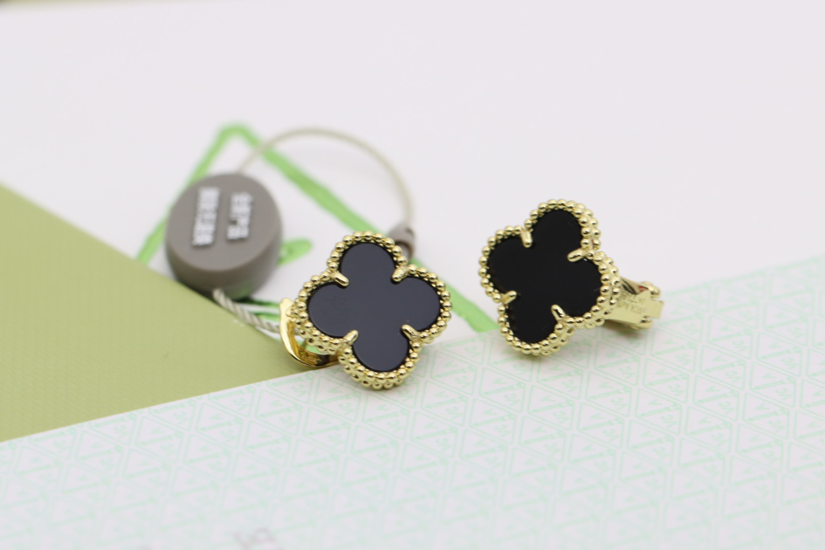 Van Cleef & Arpels earring-8