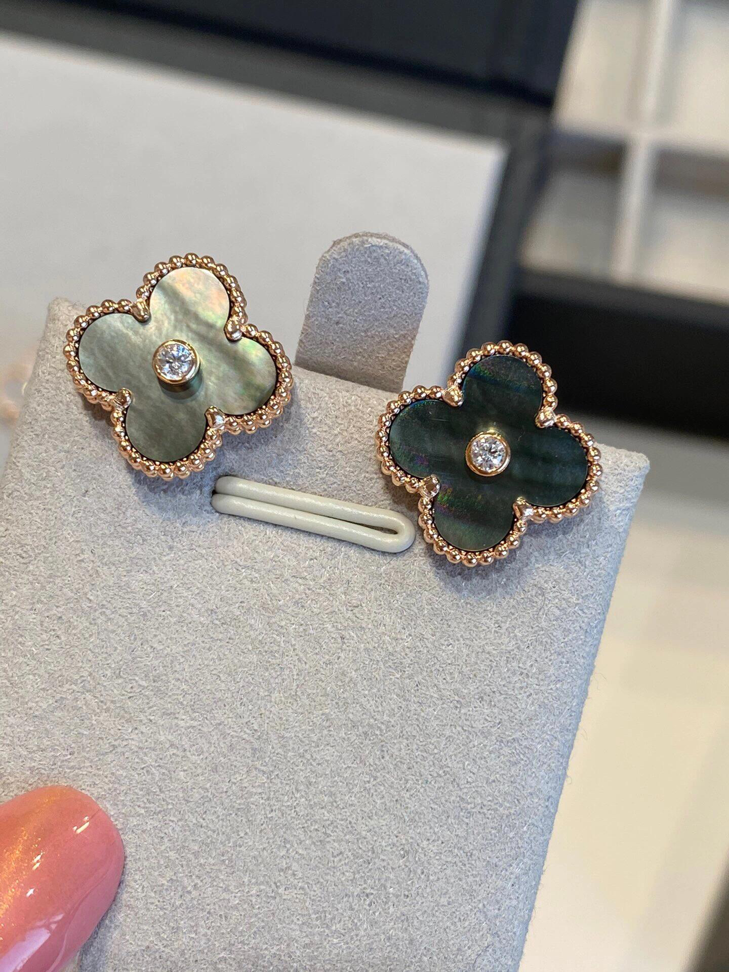 Van Cleef & Arpels earring-72