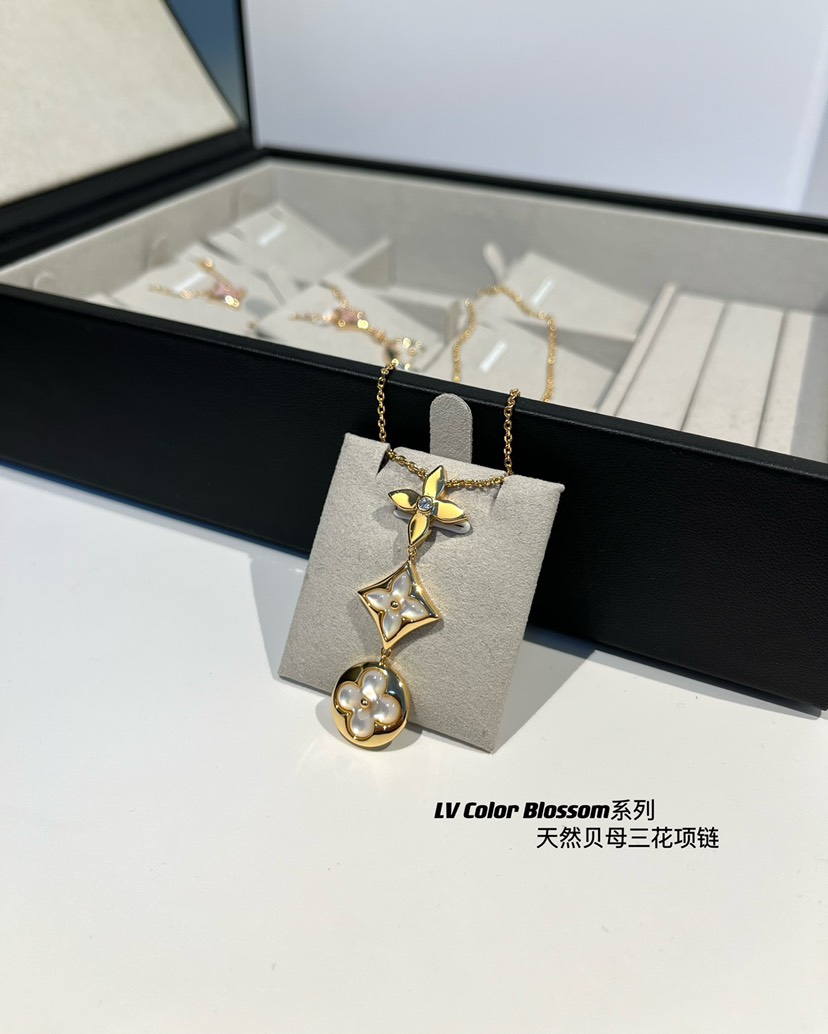 LV necklace-14