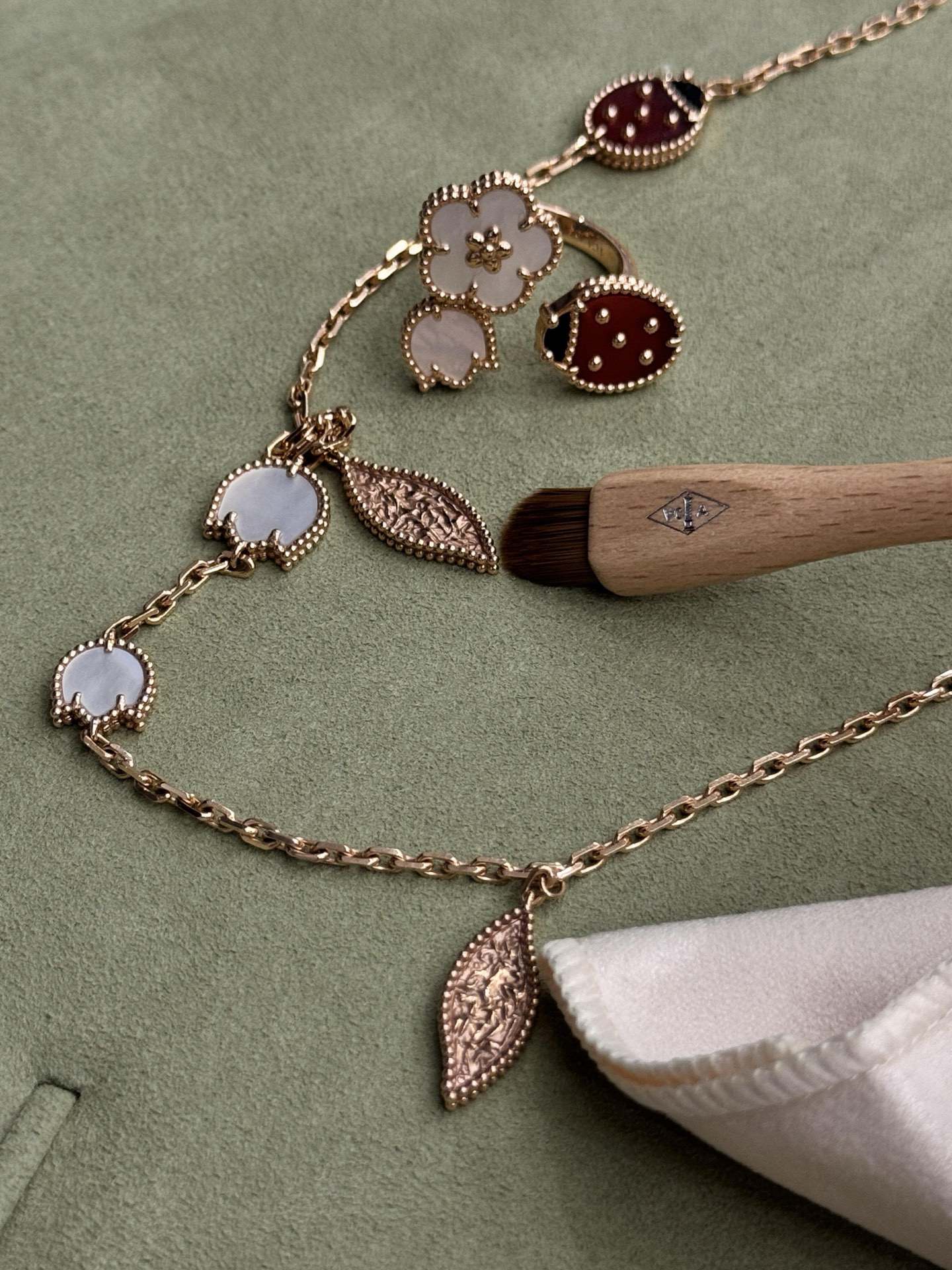 Van Cleef & Arpels ring-105