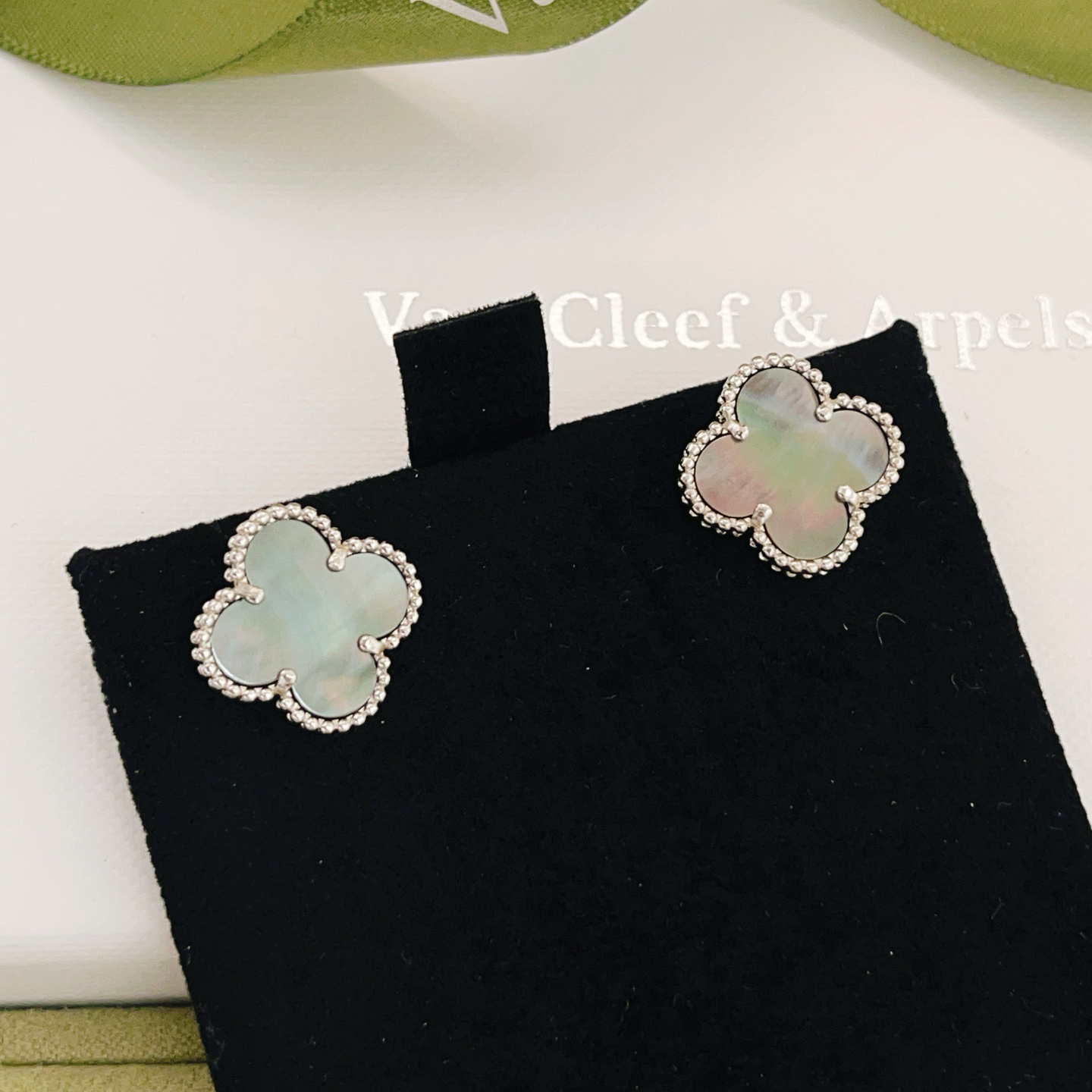 Van Cleef & Arpels earring-44