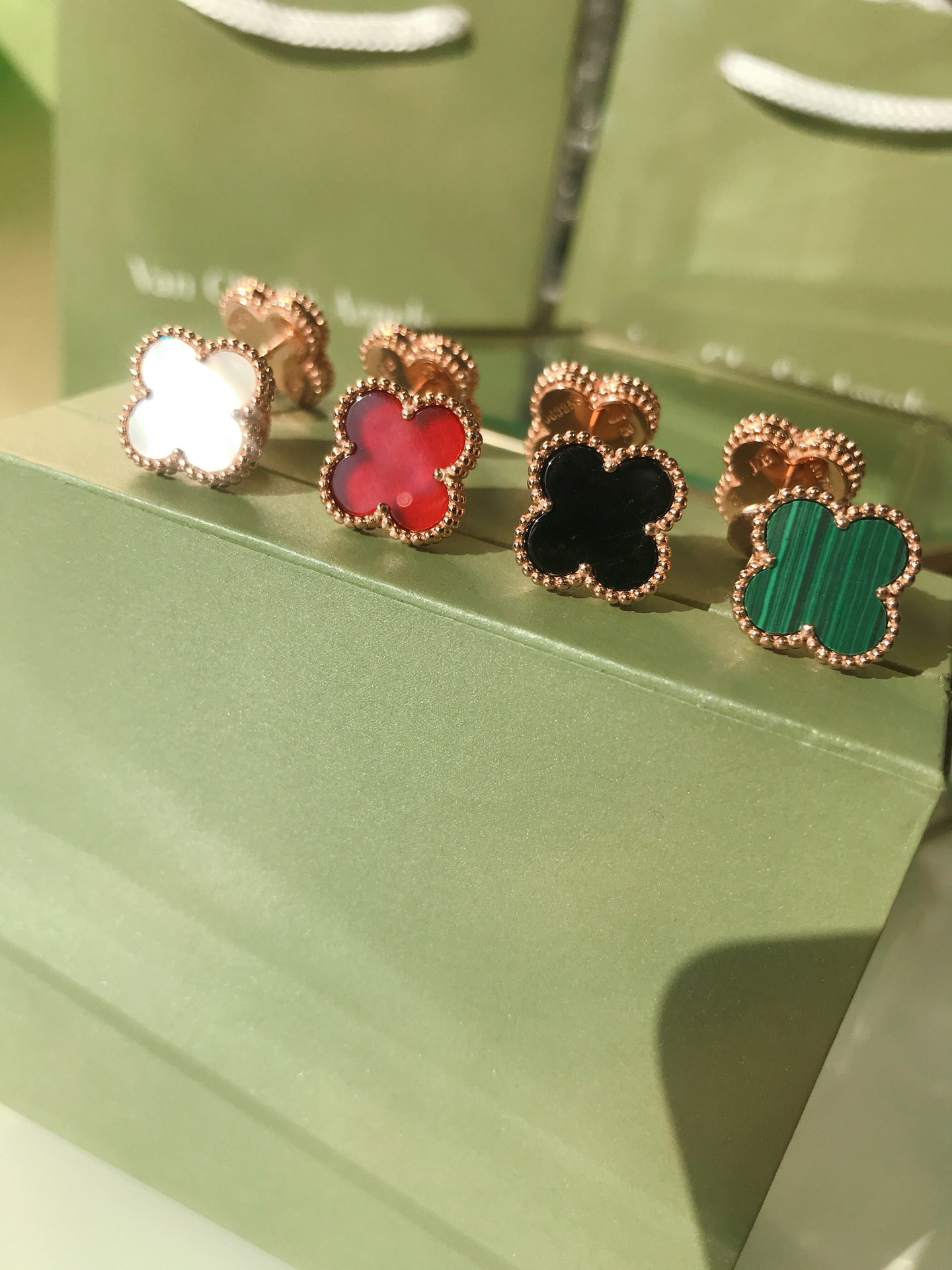 Van Cleef & Arpels earring-25