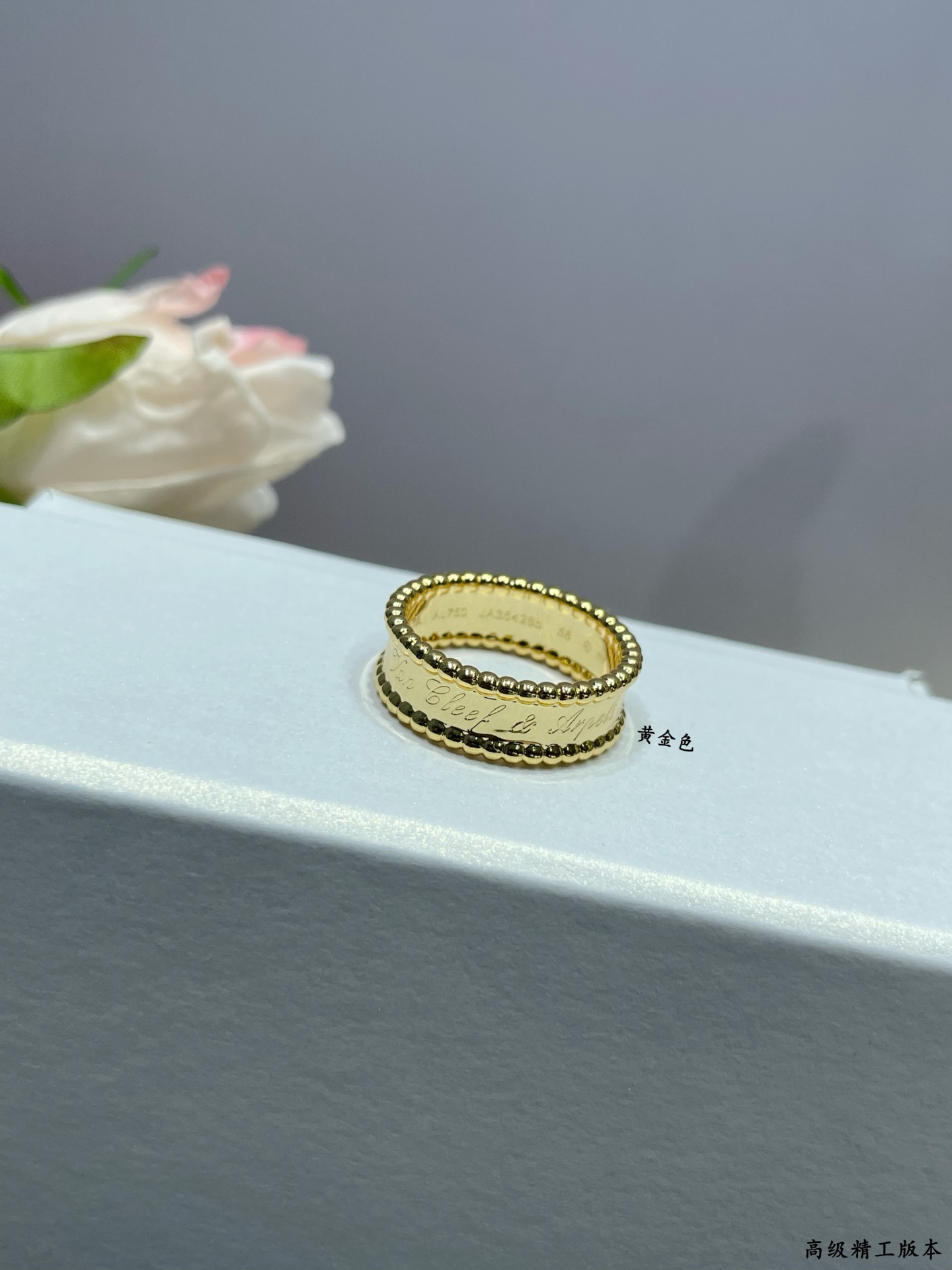 Van Cleef & Arpels ring-40