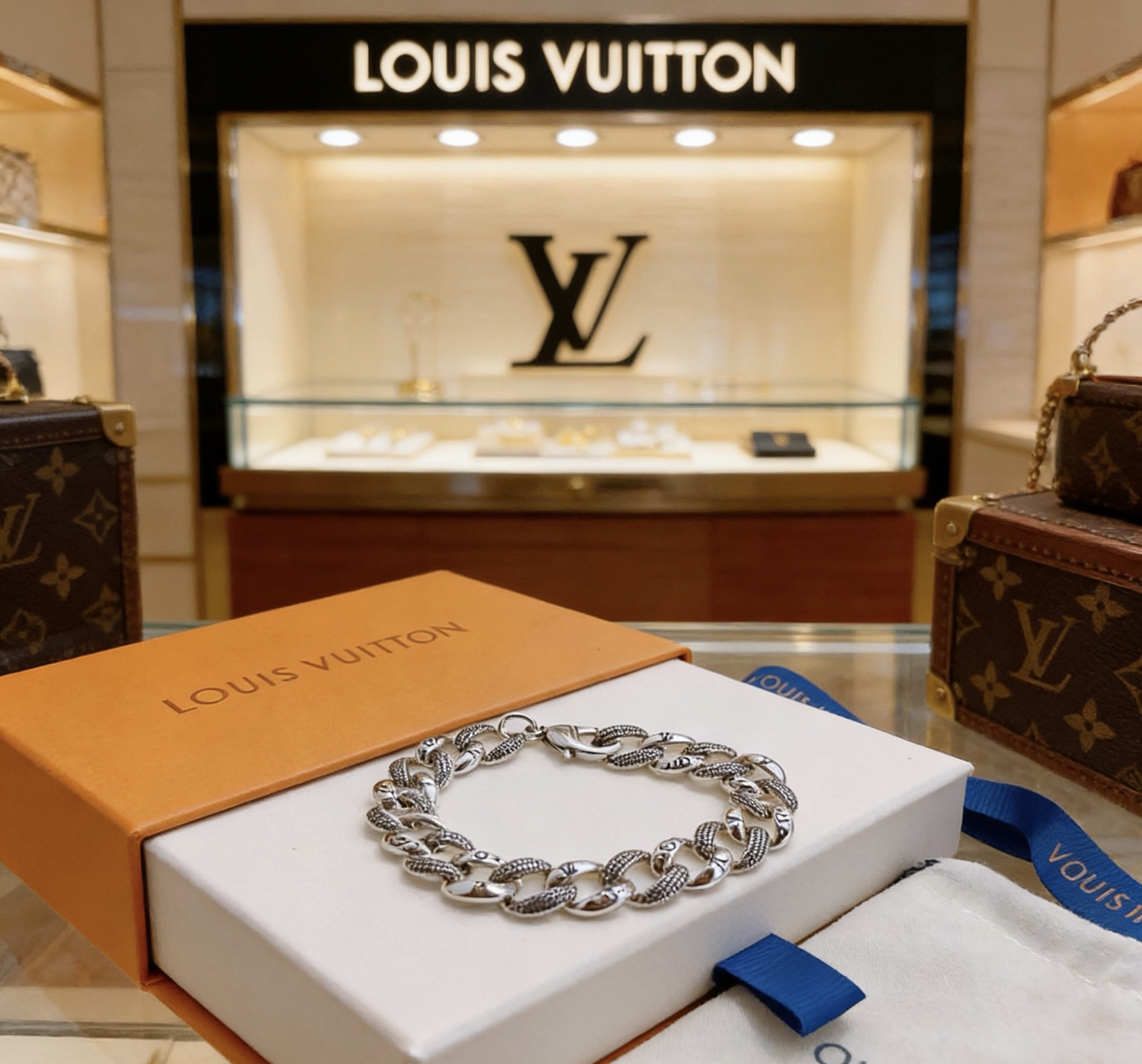 LV Bracelet-89