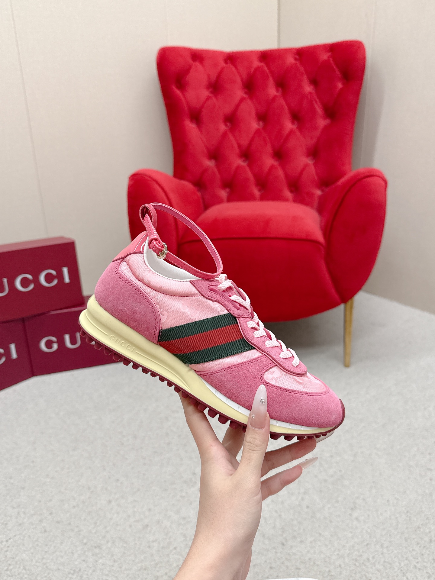 Gucci Sneakers-240