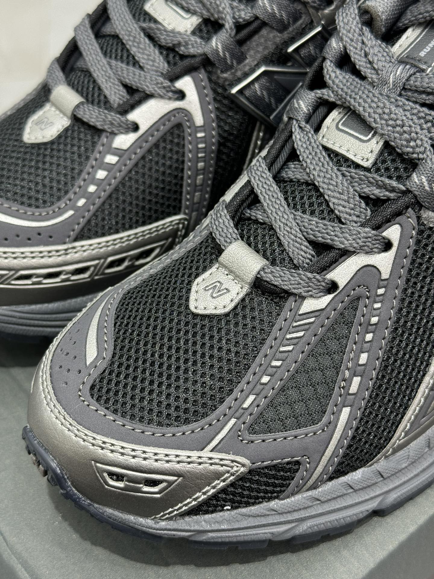 New Balance Sneakers-204