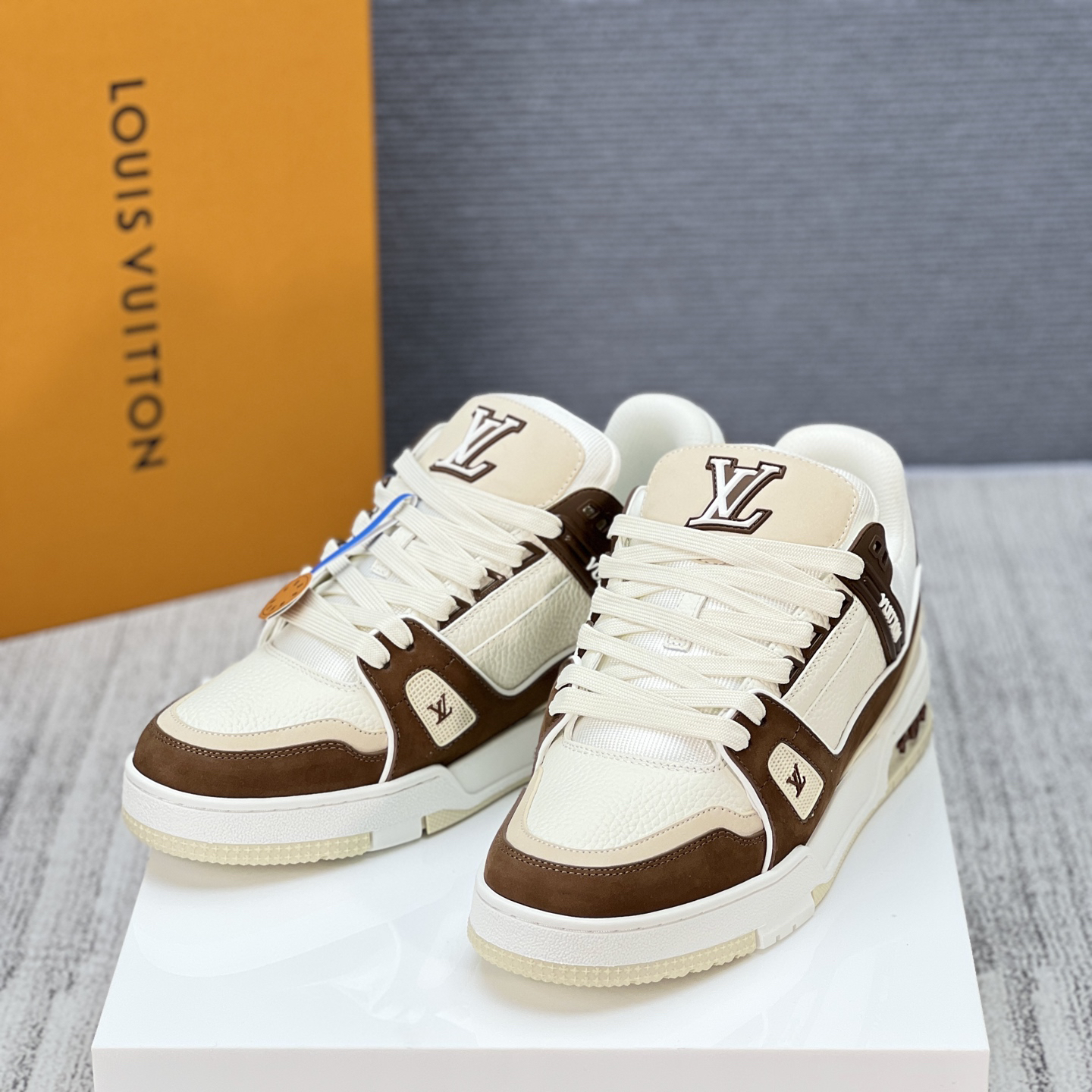 Lv Sneakers-120