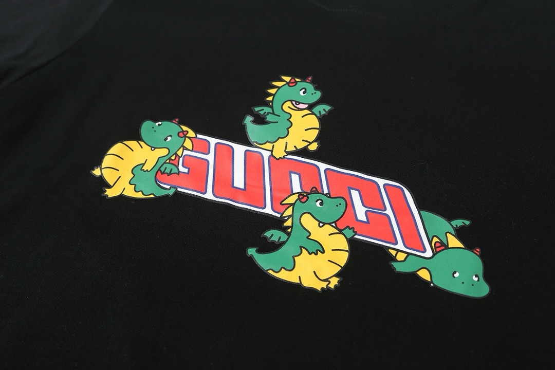 Gucci clothing-12